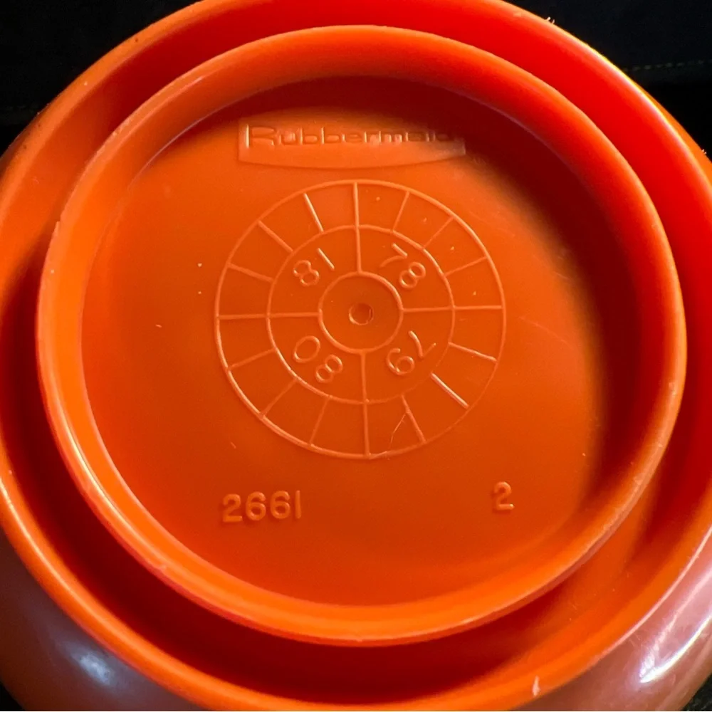 Vtg Rubbermaid 1.5‎ Quart 6 Cup Orange Grip N Mix Batter Bowl Measuring Cup 2661